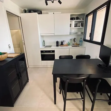Modern - Les Pieds Dans L'eau - Saint-tropez 4 Apartment Cogolin